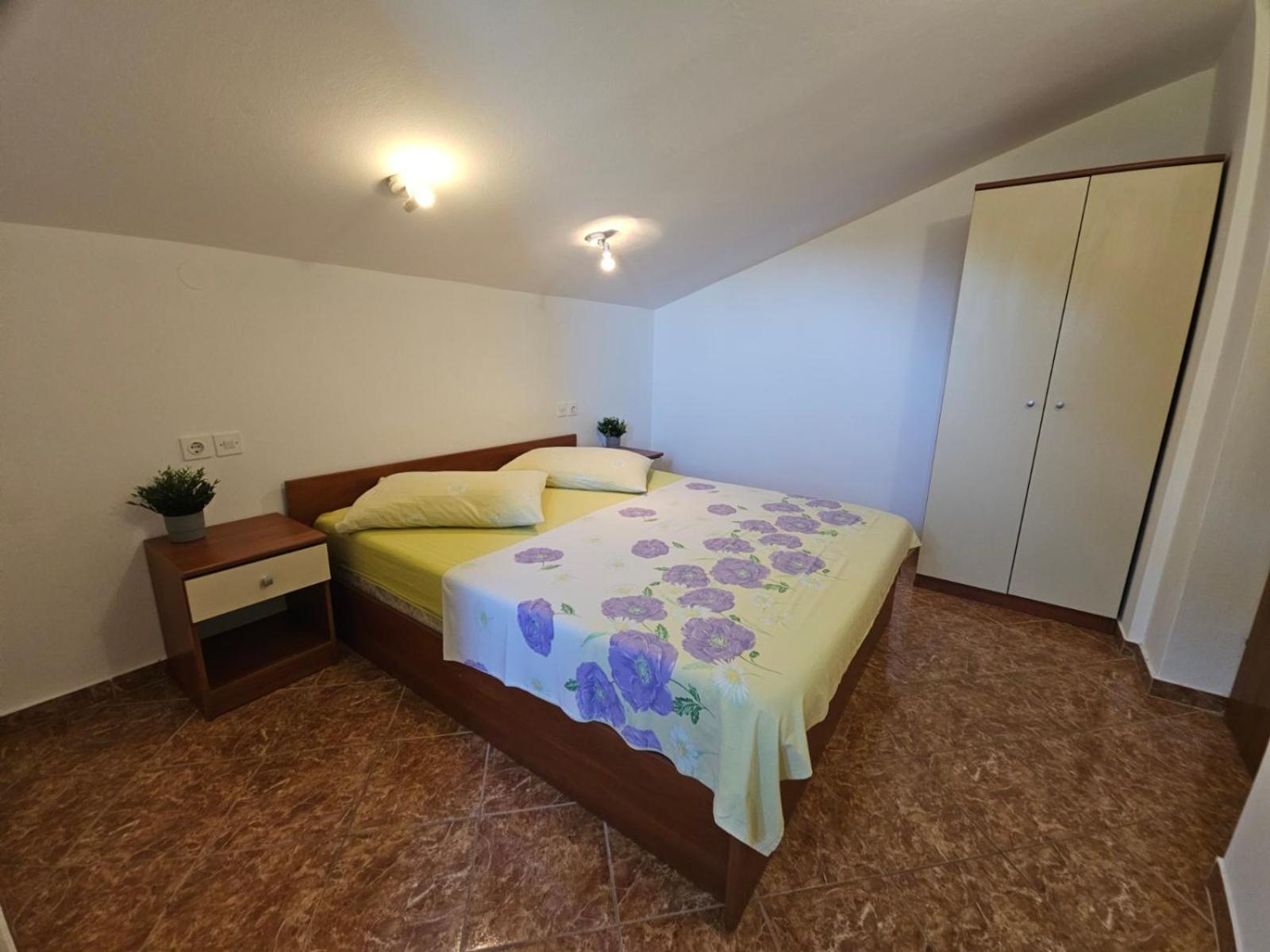 Apartment Jelena Rab Town Buitenkant foto